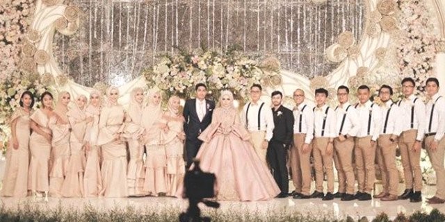 Apa itu hot sale bridesmaid dan groomsmen