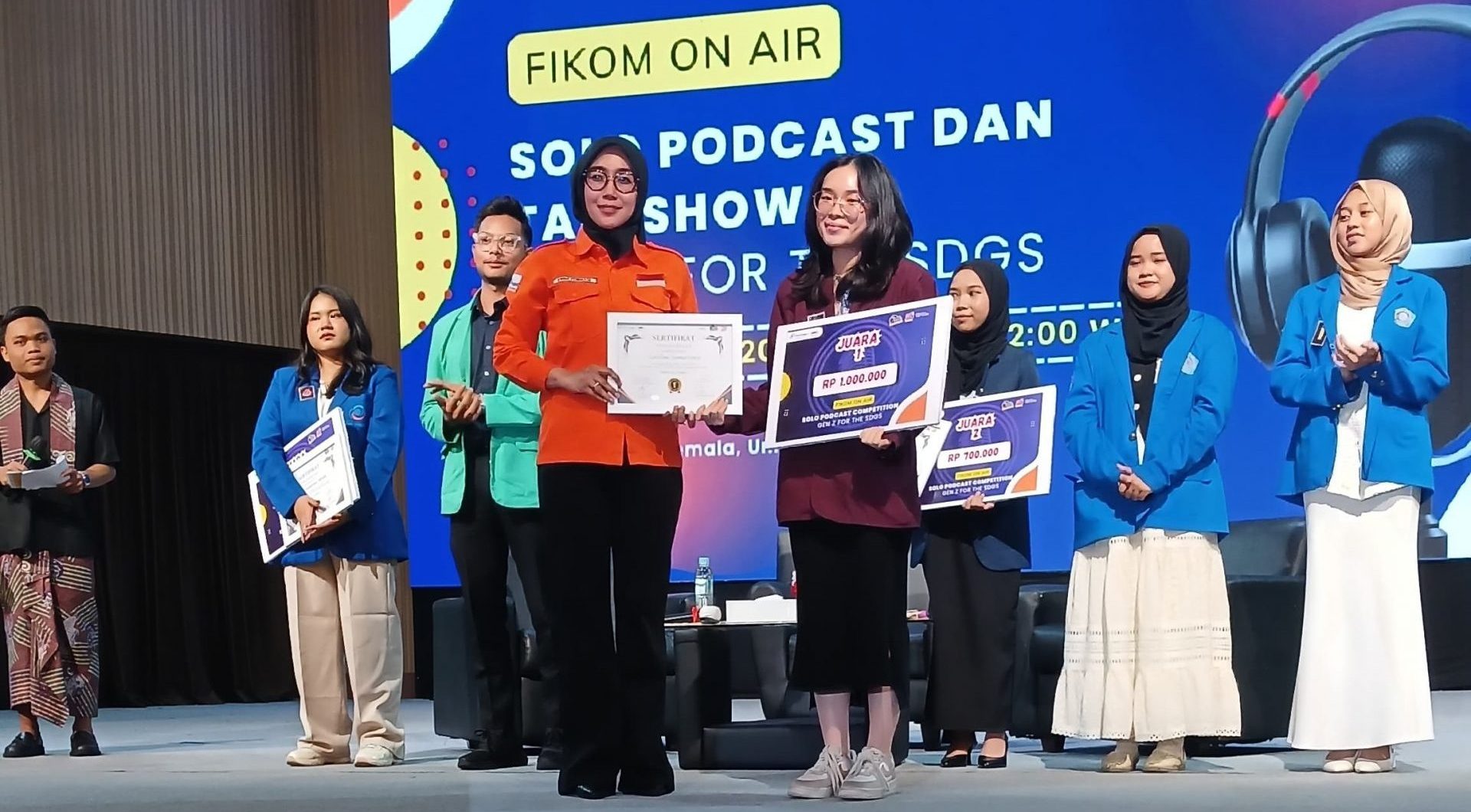 Caroline Sumartonjo Juara Pertama Solo Podcast